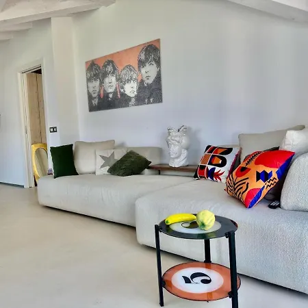Floor Design Apt, 3bd, 2bt!