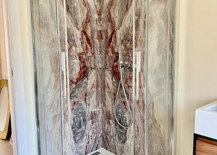 Appartement Floor Design Apt, 3bd, 2bt!